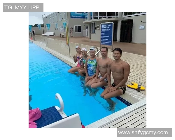 爱豆与足球明星的亲密互动揭示了运动与偶像文化的完美结合